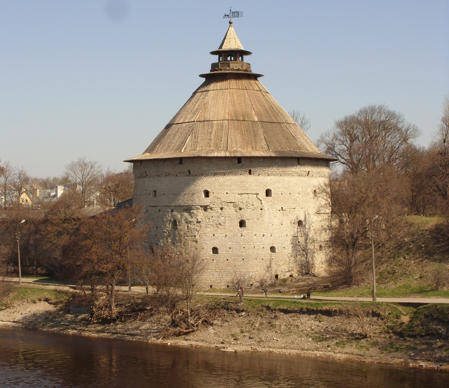 Покровская башня в Пскове