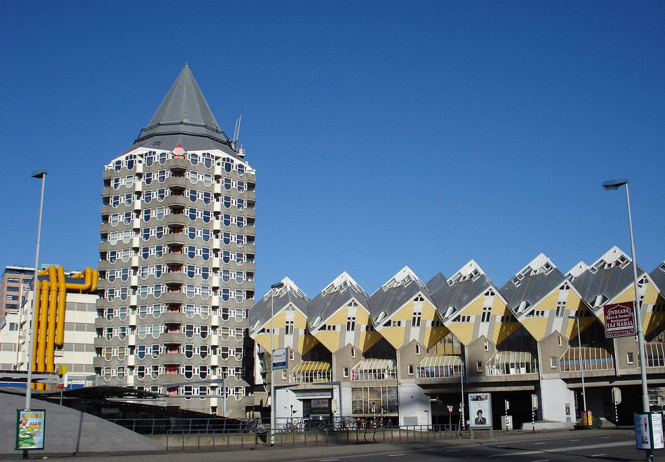 Вид на Кубический дом в Роттердаме