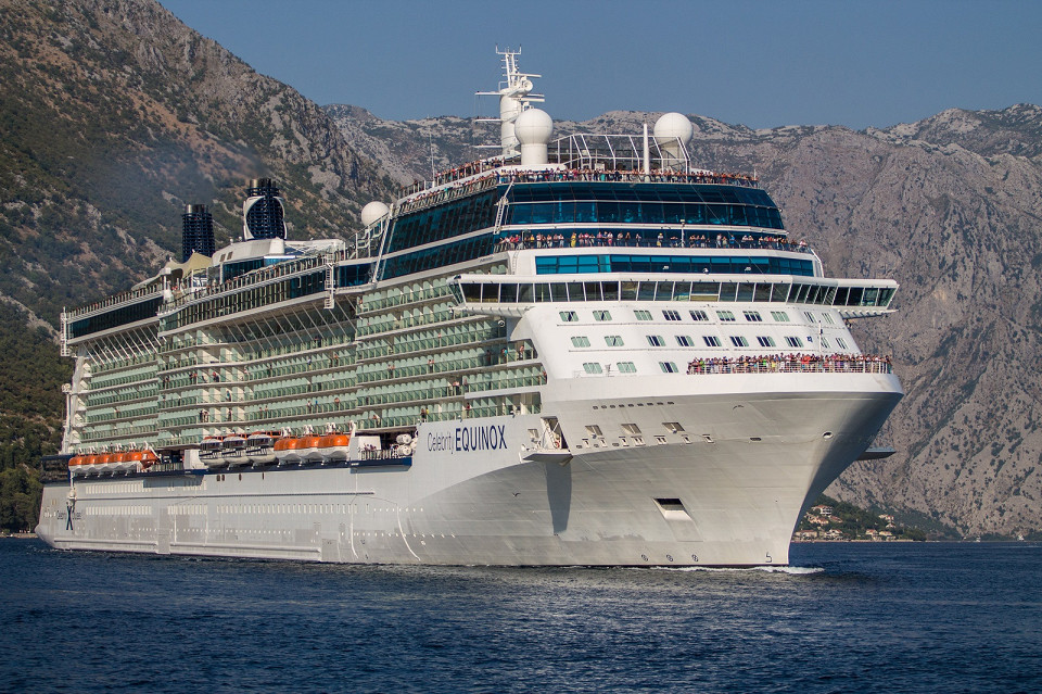 Круизный лайнер Celebrity Equinox