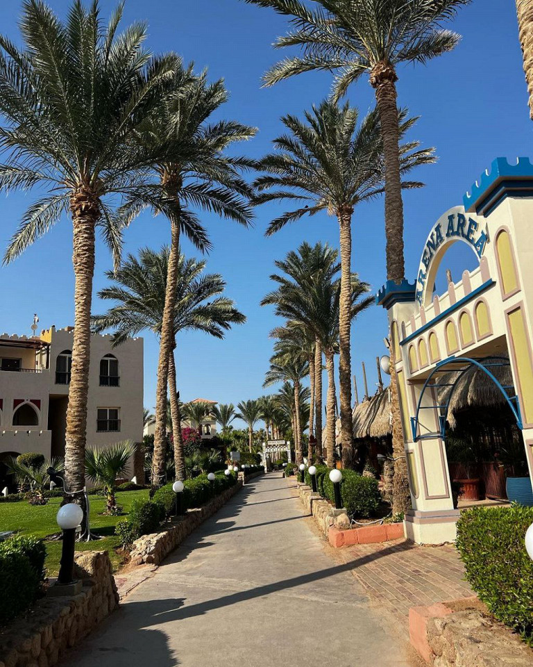 Персонал ленивый, но за доллар будут обожать и уважать6