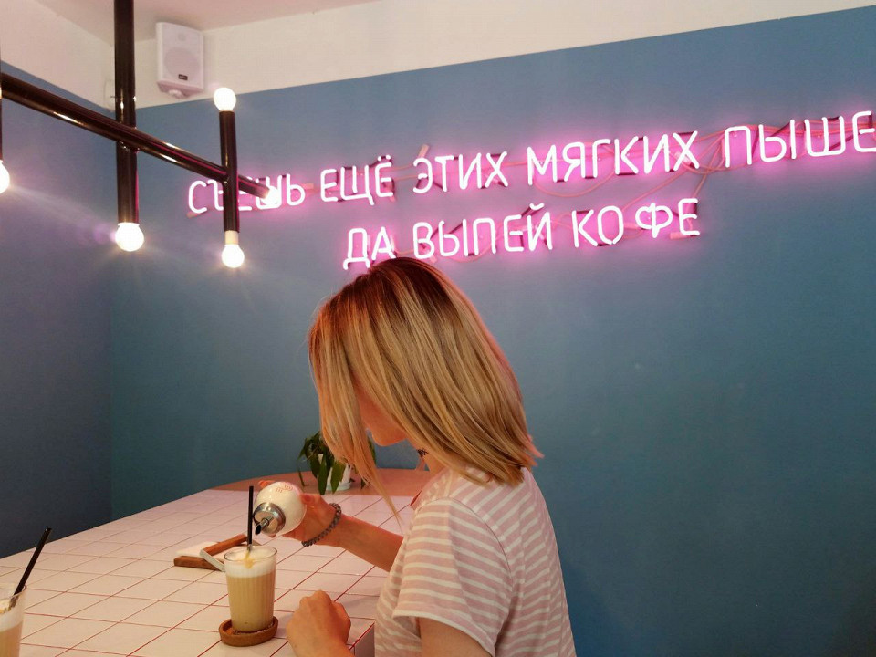 Съешь ещё этих мягких французских булок, да выпей же чаю