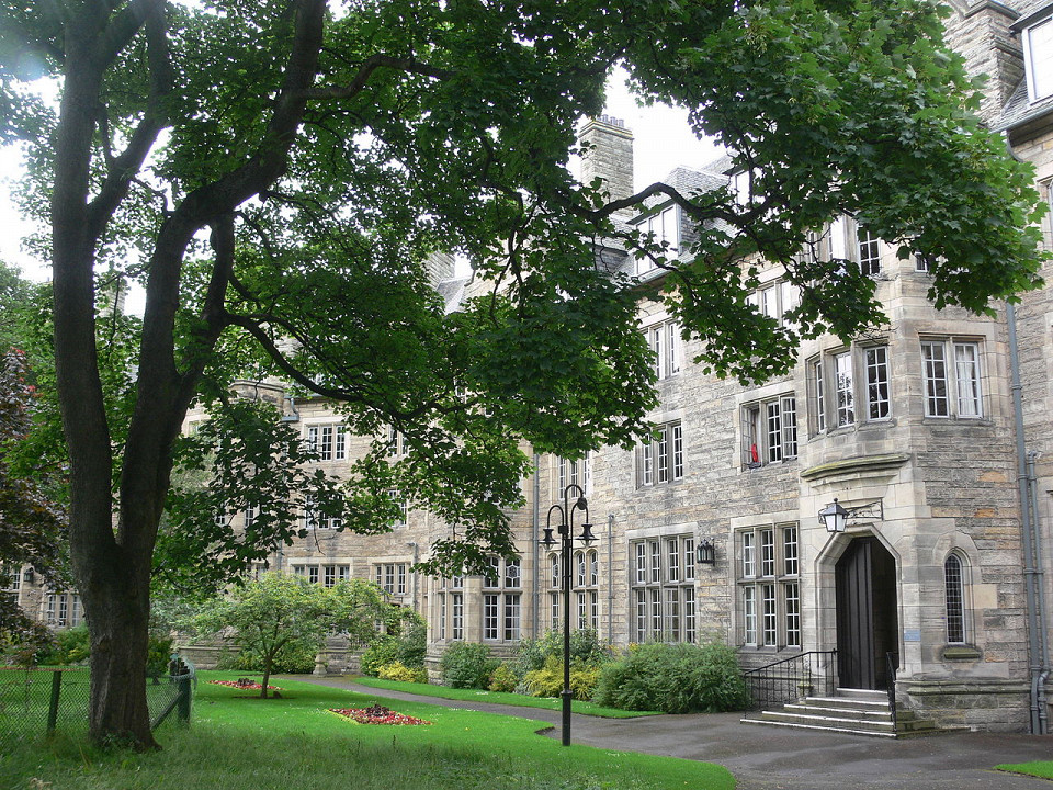 Сент-Эндрюсский университет, St Salvator's Hall