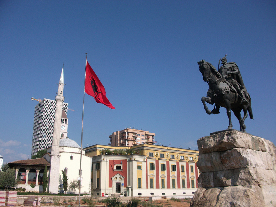 Памятник Скандербегу, Тирана