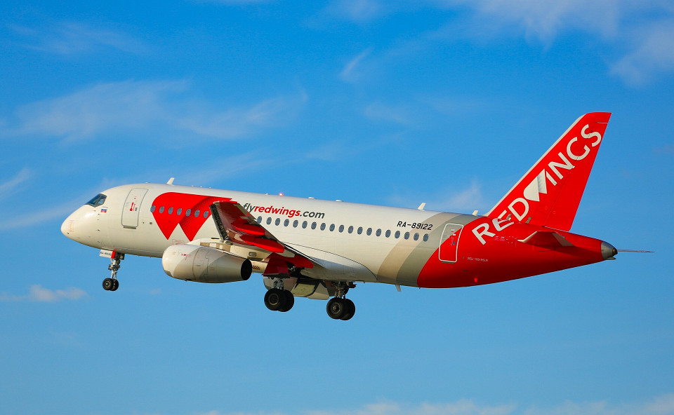 Самолет Red Wings (Ред Вингс) в небе
