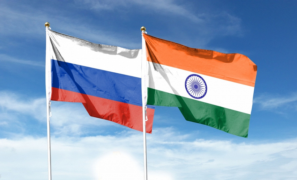 Флаг России и флаг Индии