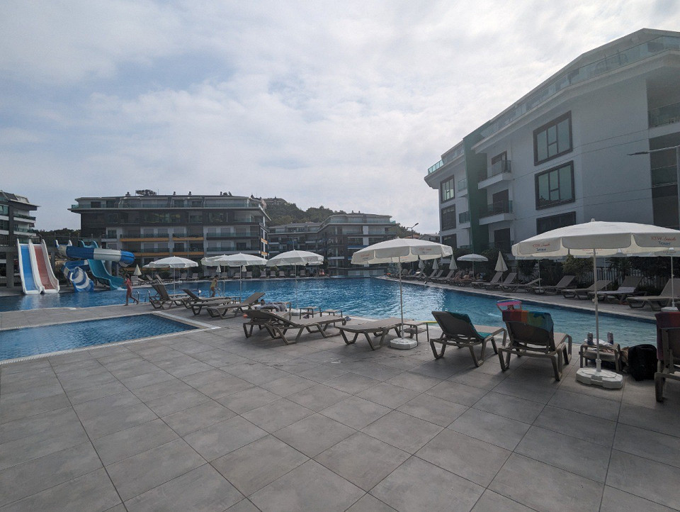 25 минут в гору по жаре до пляжа, отзыв