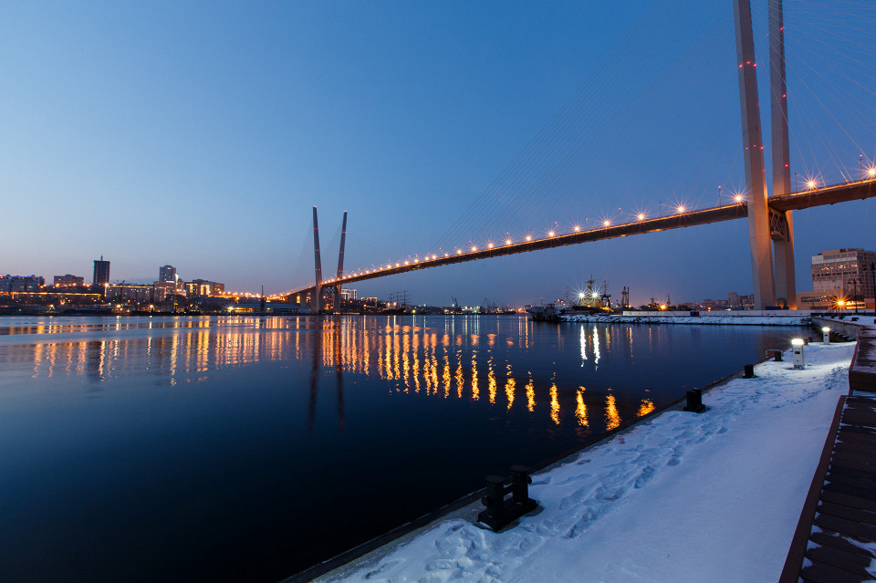 Золотой мост в сумерках
