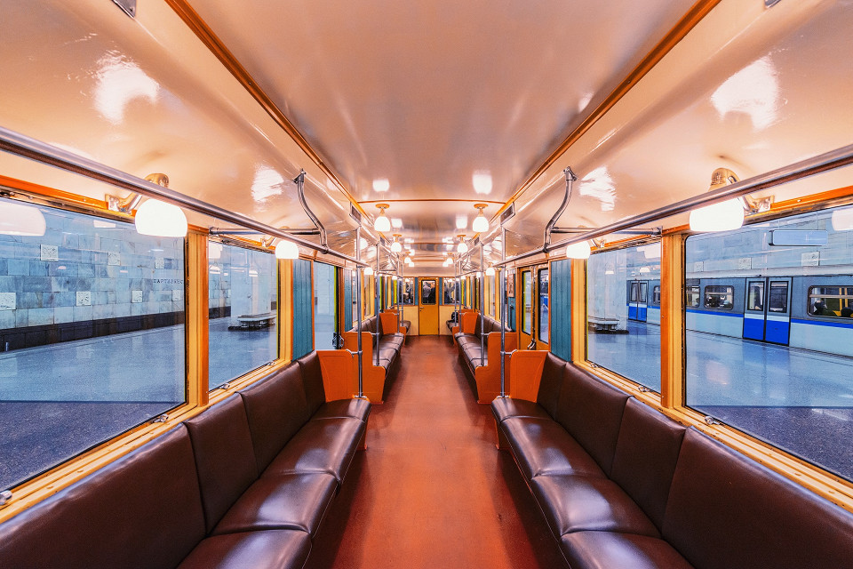Вагон метро