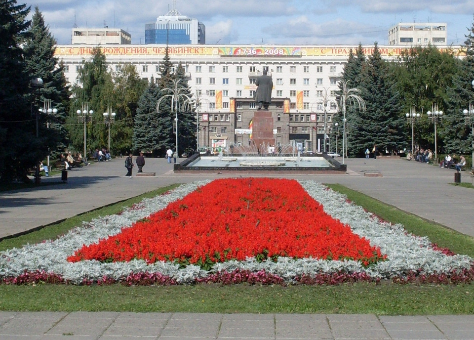 Площадь Революции в Челябинске, памятник Ленину