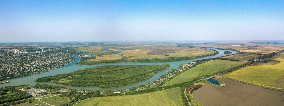 Река Дон и вид на город Аксай