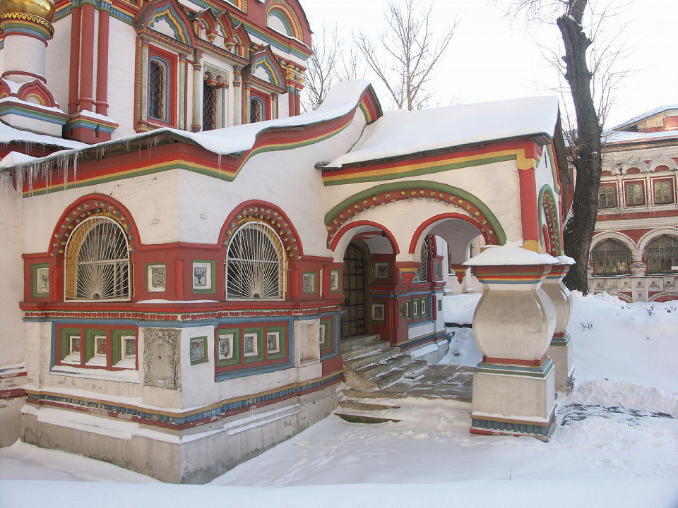 Храм Николая Чудотворца на Берсеневке, крыльцо