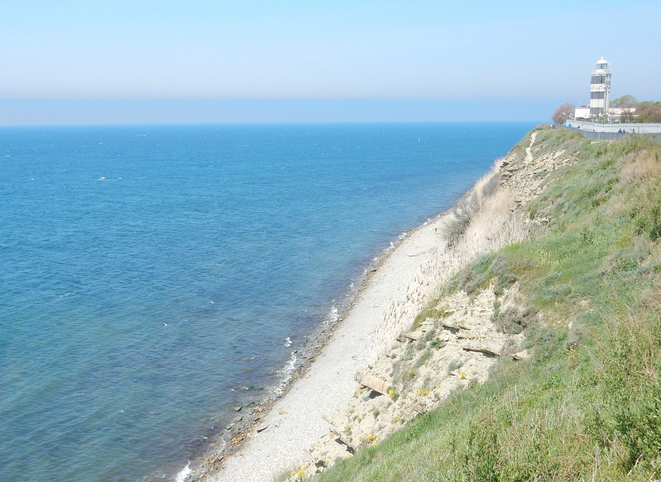 Высокие берега Чёрного моря, маяк в Анапе