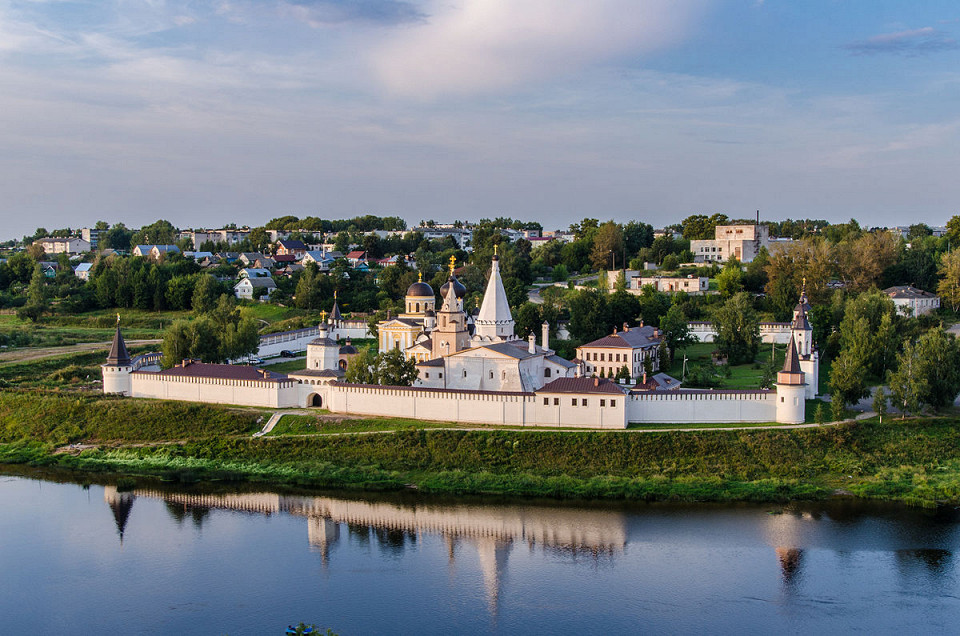 Свято-Успенский монастырь Старицы