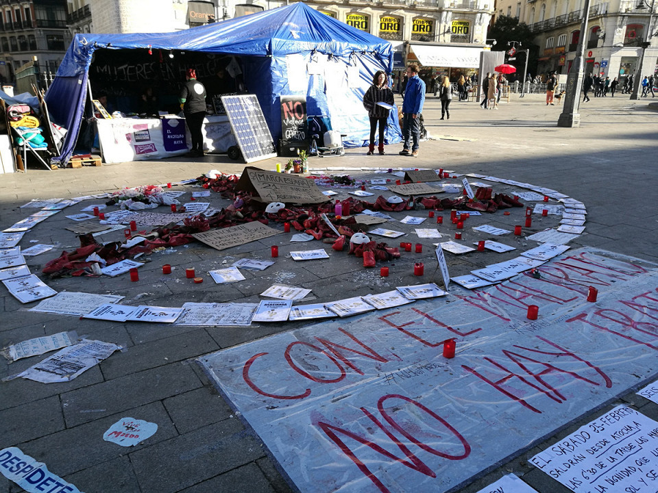 Акция против домашнего насилия на площади Пуэрта-дель-Соль в центре Мадрида