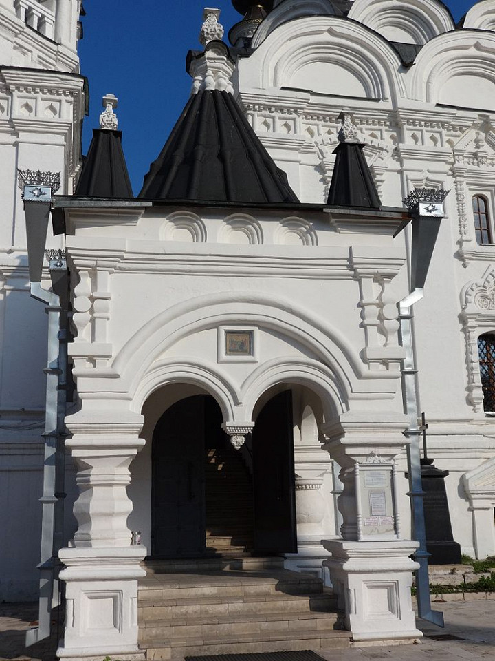 Крыльцо Благовещенского собора в Муроме