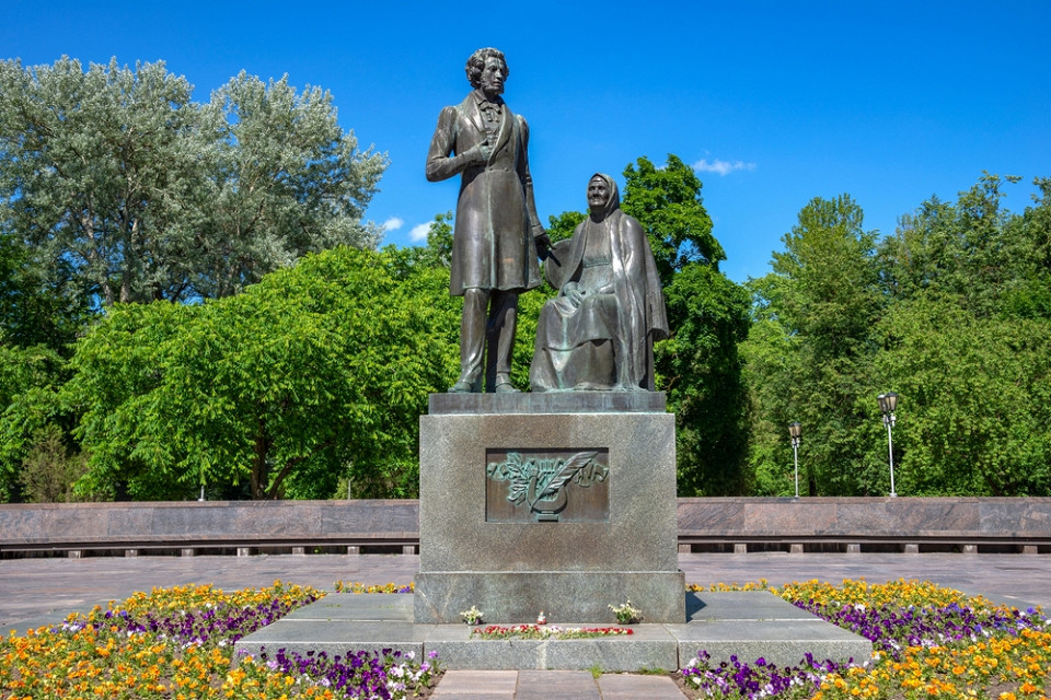  Памятник Пушкину и Арине Родионовне, Псков, Россия