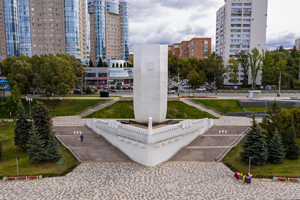 Стела Ладья, Самара