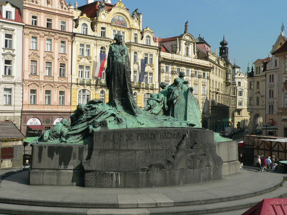 Староместская площадь, памятник Яну Гусу