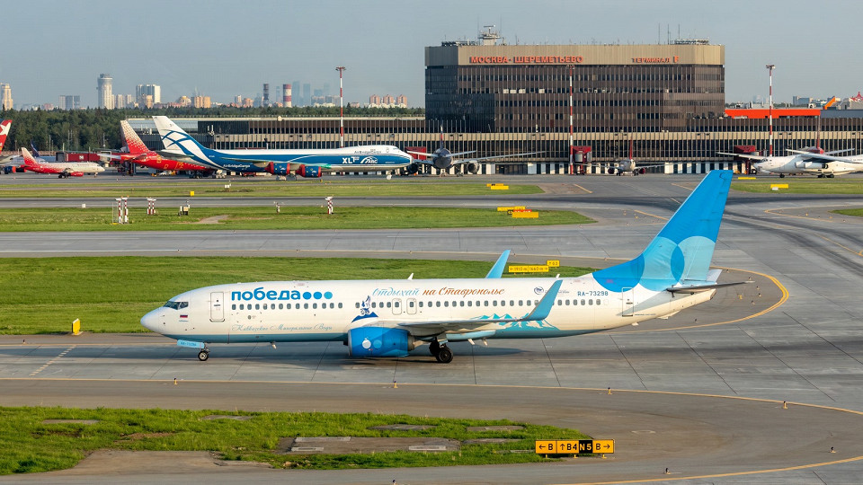 Самолет авиакомпании «Победа» в Шереметьеве, Москва