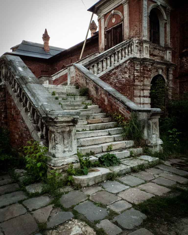 Старинные ступени, Крутицкое Патриаршее подворье, Москва