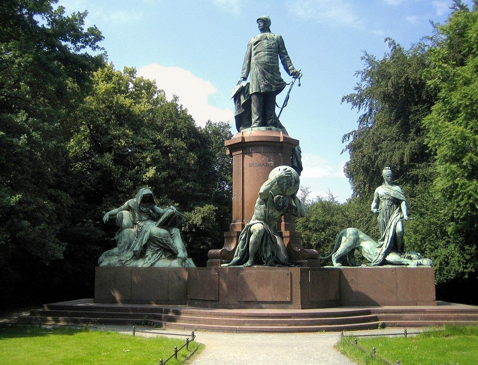 Большой Тиргартен, памятник Бисмарку