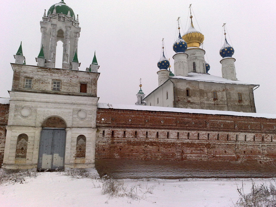 Спасо-Яковлевский монастырь, вход