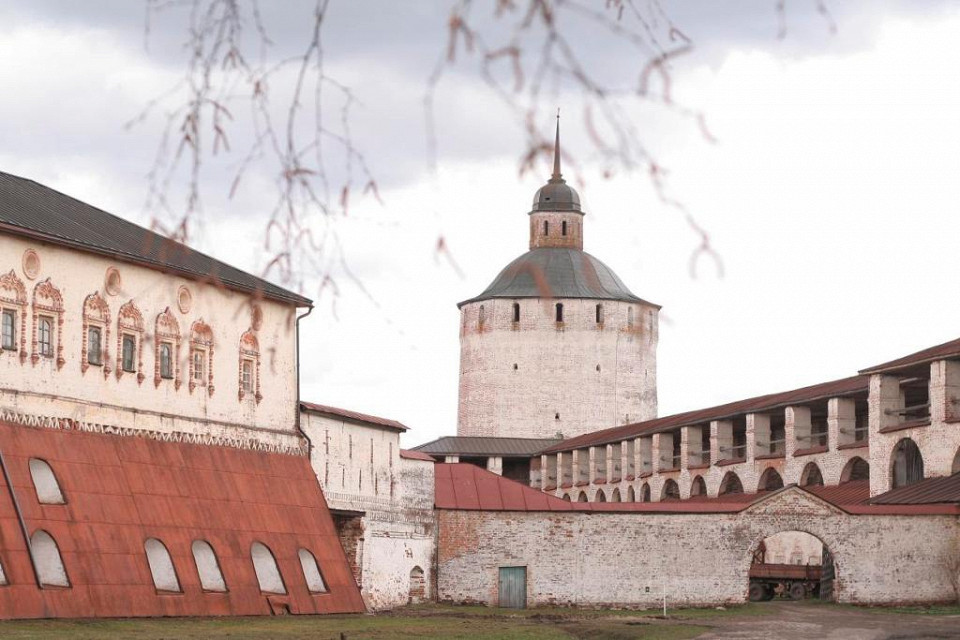 Территория монастыря, Кириллов