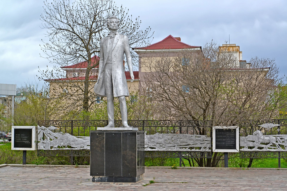 Памятник А. С. Пушкину в Элисте