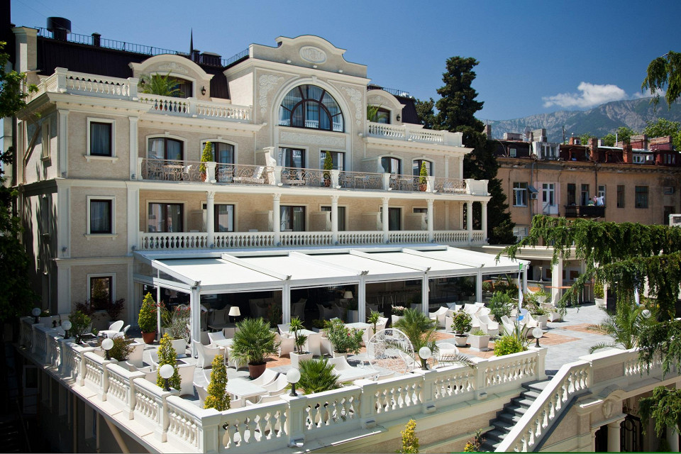 Villa Elena Hotel & Residences