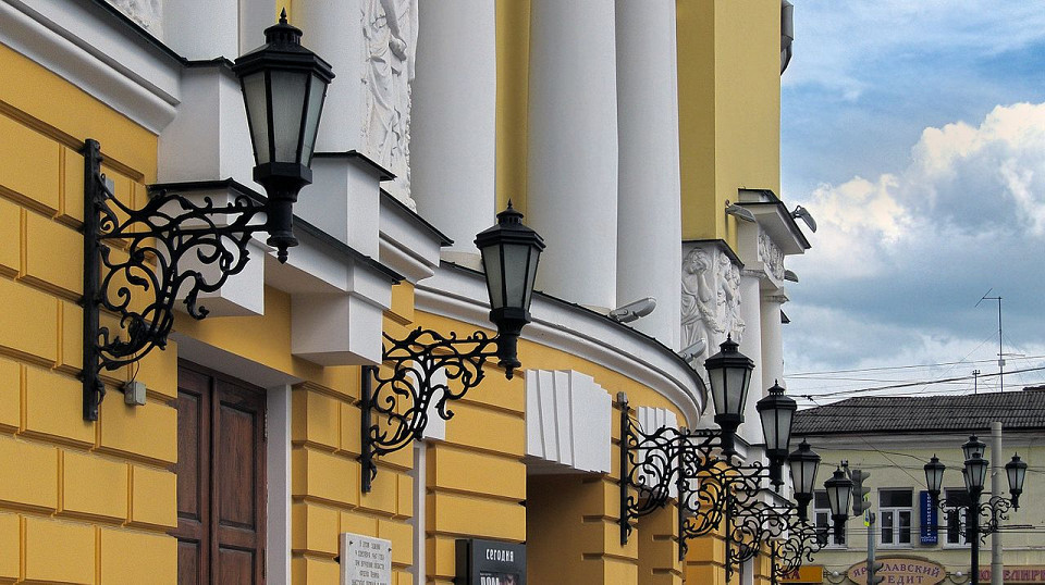 Театр драмы имени Фёдора Волкова, фонари