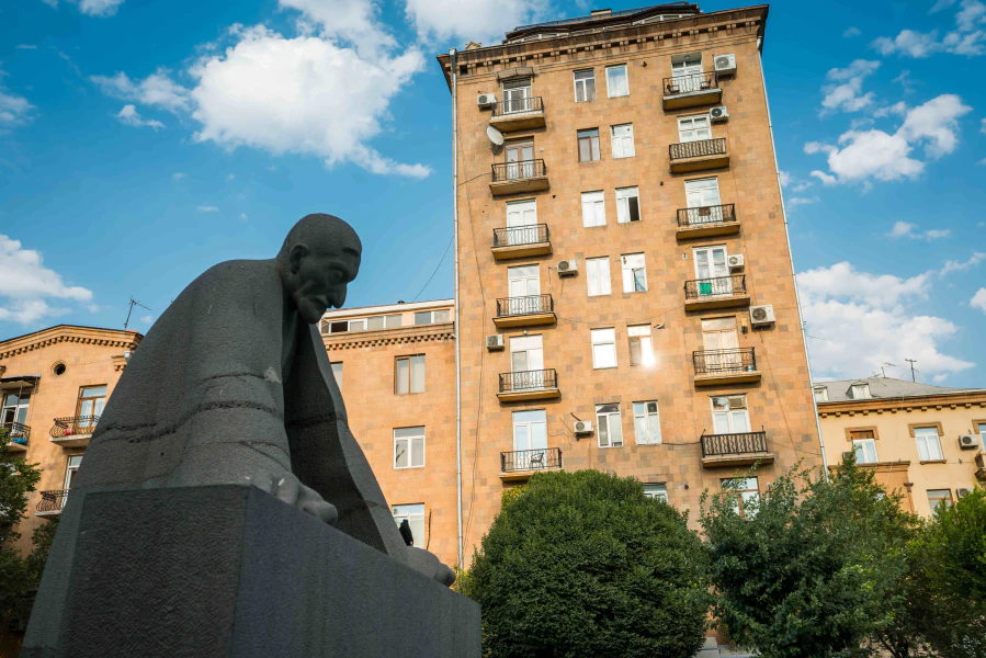 Памятник Александру Таманяну, Ереван