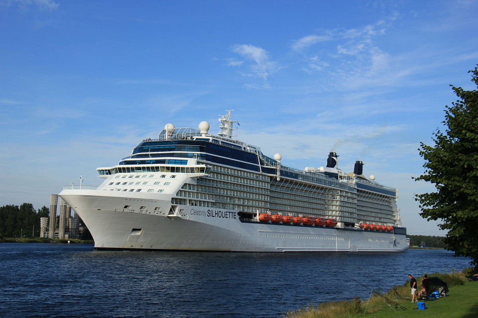 Celebrity Silhouette — круизный лайнер класса Solstice