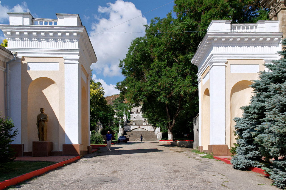 Большая Митридатская лестница, вход