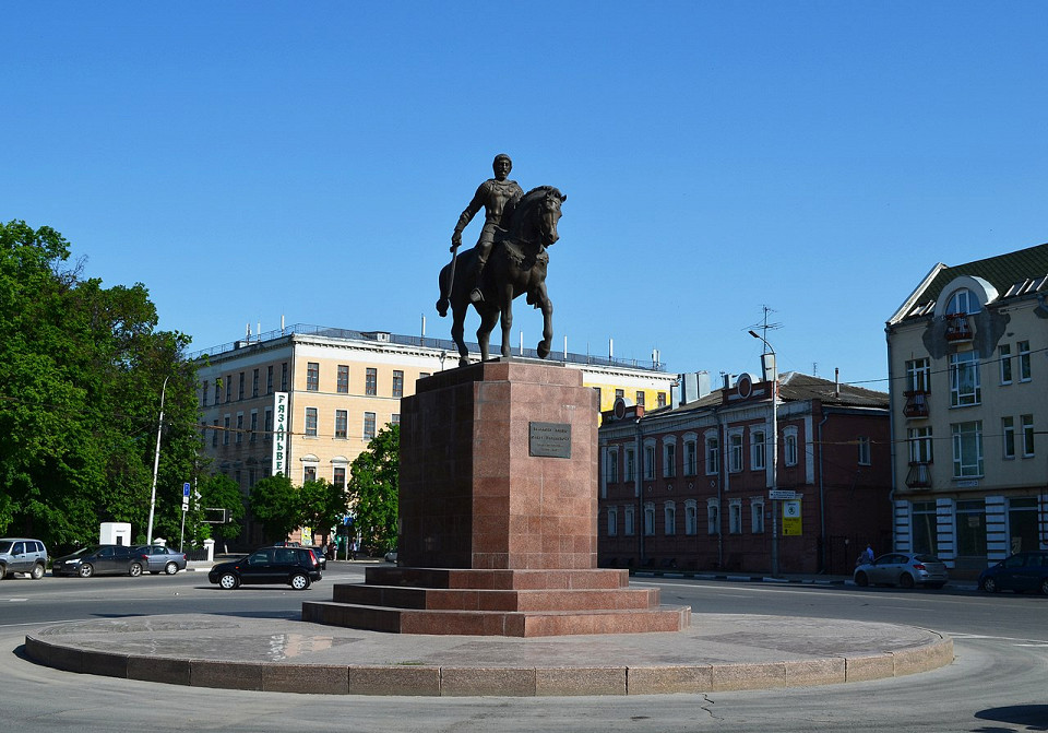 Памятник великому князю Олегу Рязанскому