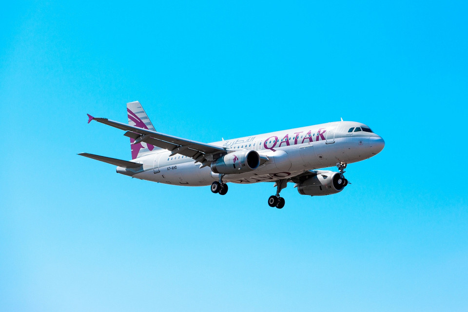 Лайнер Qatar Airways в небе