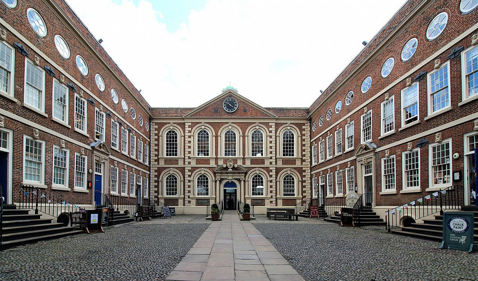 Bluecoat Chambers в Ливерпуле