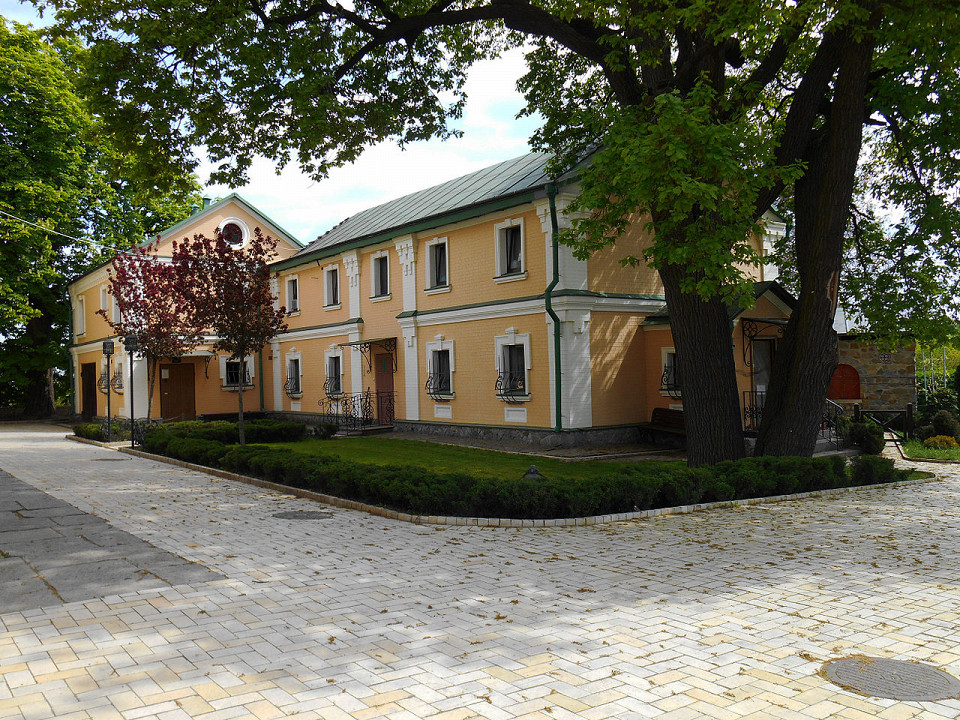 Свято-Троицкий Ионинский монастырь, двор