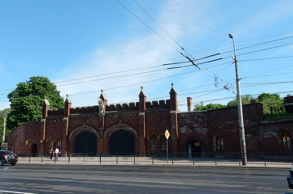 Фридландские ворота на улице Дзержинского, 30 в Калининграде