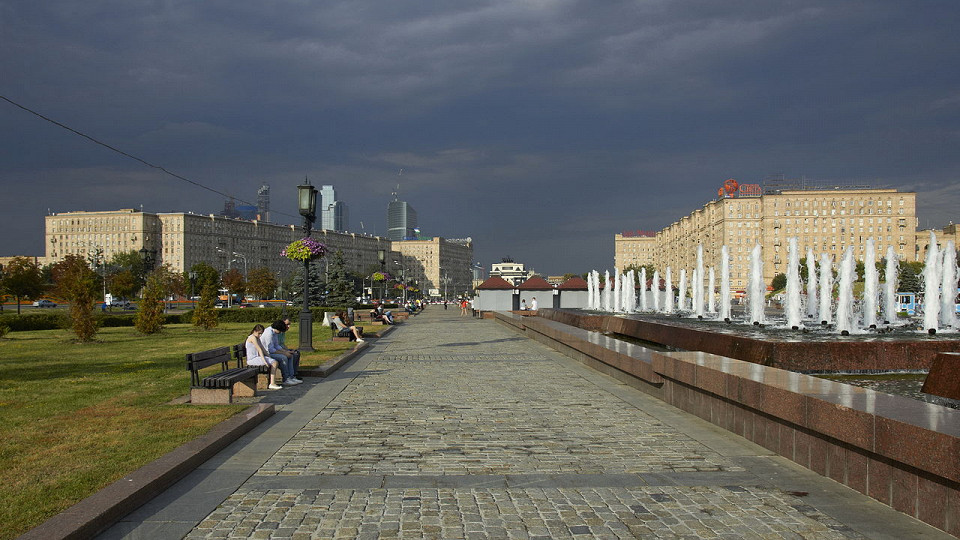 Поклонная гора, аллея возле фонтанов