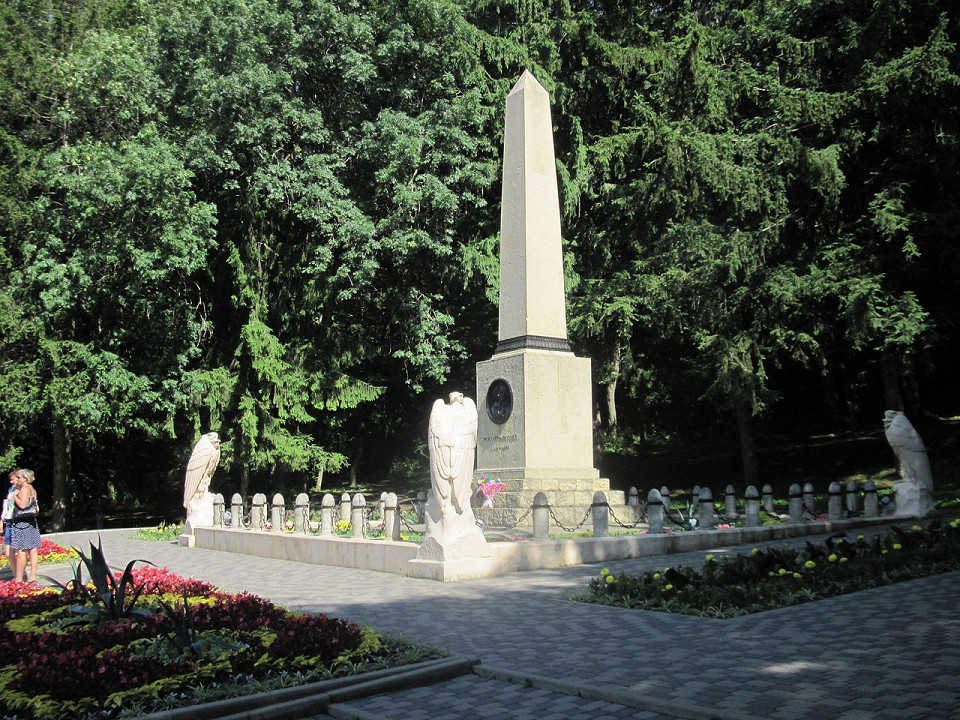 Обелиск на месте дуэли Лермонтова