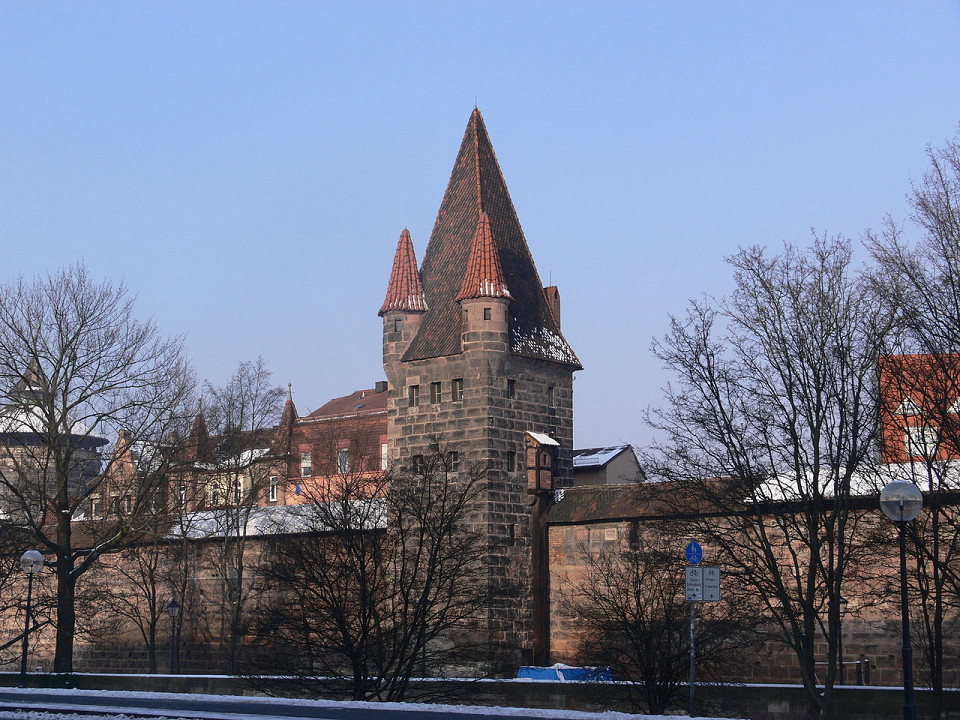 Историческая миля Нюрнберга, городская стена около Женских ворот
