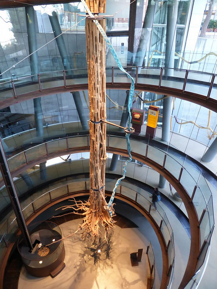 Музей CosmoCaixa в Барселоне, лестница