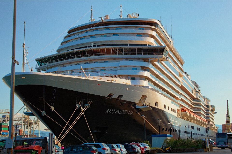 Круизный лайнер Holland America Line Koningsdam