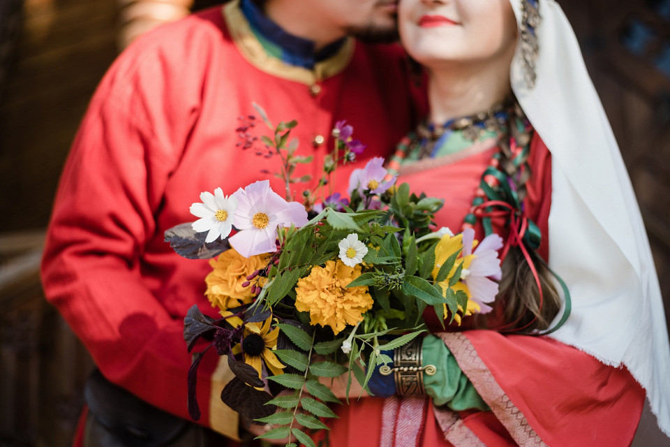 Русский национальный костюм. Влюбленная пара
