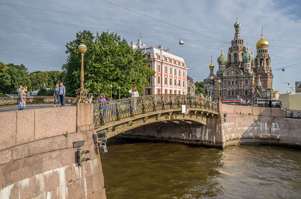 Мало-Конюшенный мост в Санкт-Петербурге