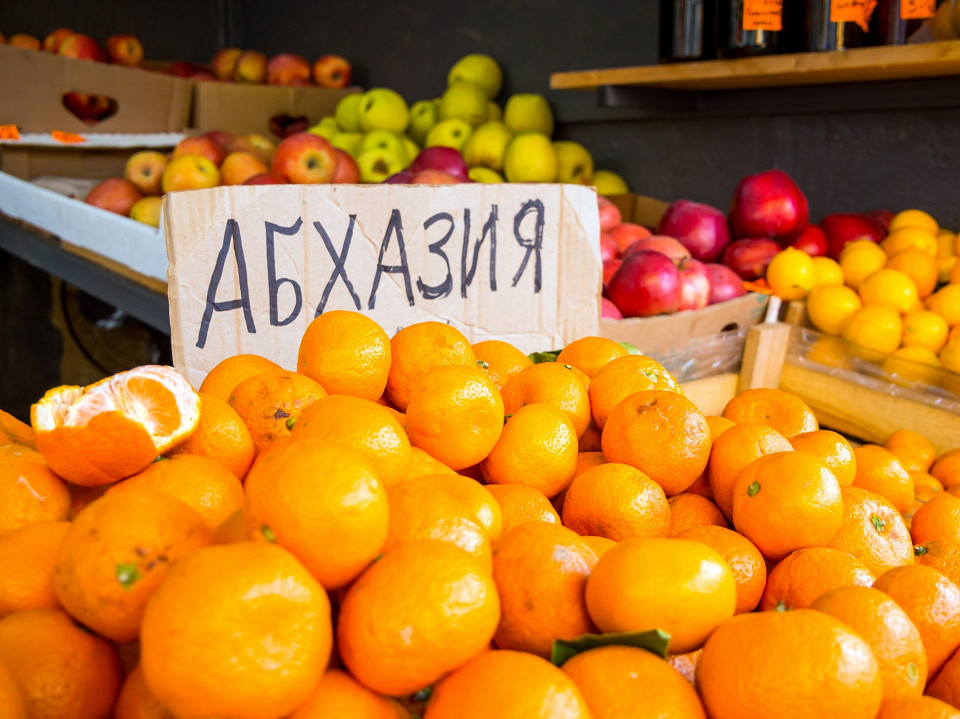 Абхазские мандарины на рынке