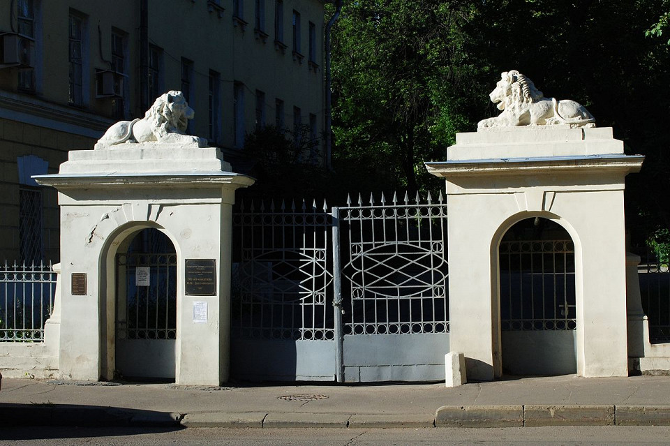 Музей-квартира Достоевского в Москве, ворота
