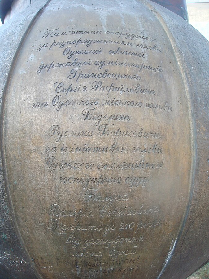 Памятник Апельсину, который спас Одессу