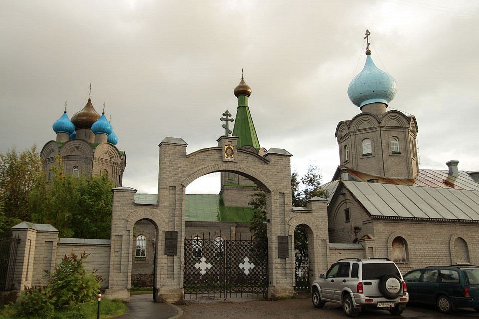 Свято-Никольский собор Мурманска, ворота