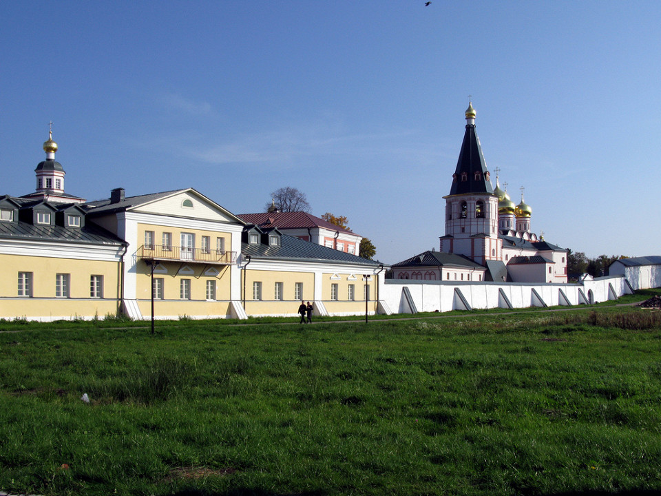 Стены Иверского монастыря